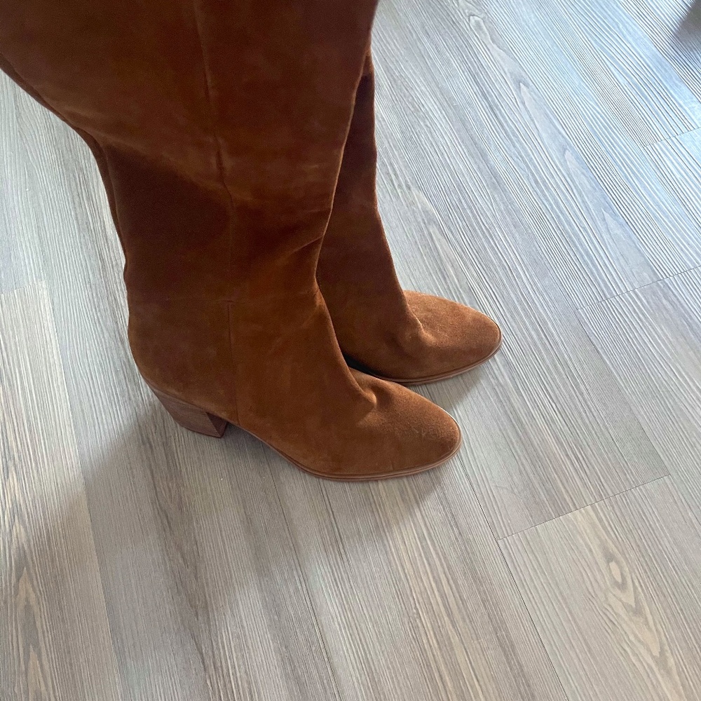 NWOT STEVE MADDEN SUEDE BOOTS SIZE 10
